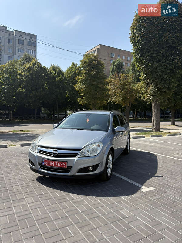 Универсал Opel Astra 2010 в Белой Церкви