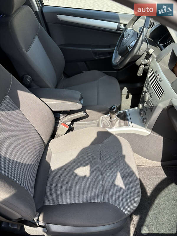Универсал Opel Astra 2010 в Белой Церкви