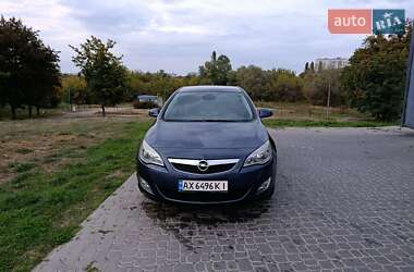 Хэтчбек Opel Astra 2010 в 