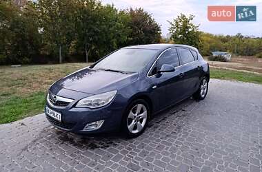 Хэтчбек Opel Astra 2010 в 