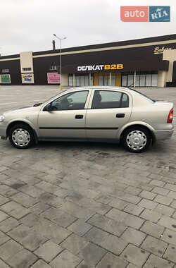 Седан Opel Astra 2006 в Черкасах