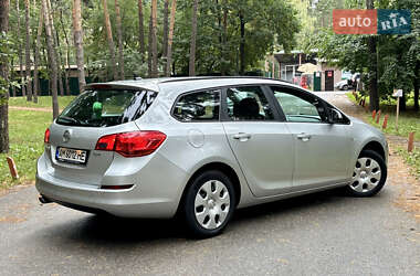 Универсал Opel Astra 2012 в 