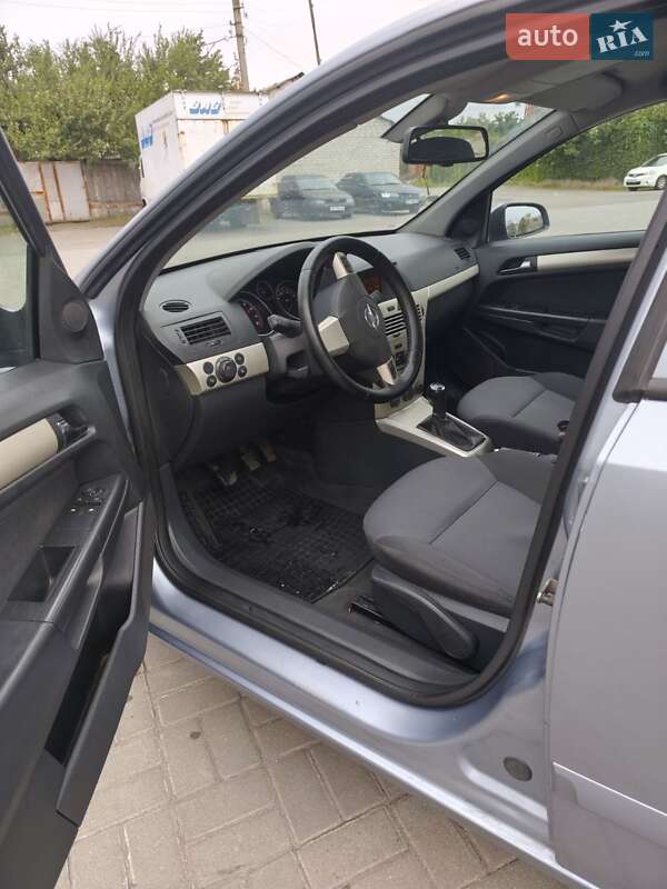 Хэтчбек Opel Astra 2008 в Запорожье