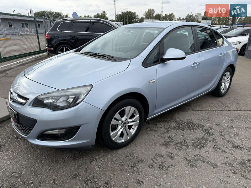 Седан Opel Astra 2017 в Киеве