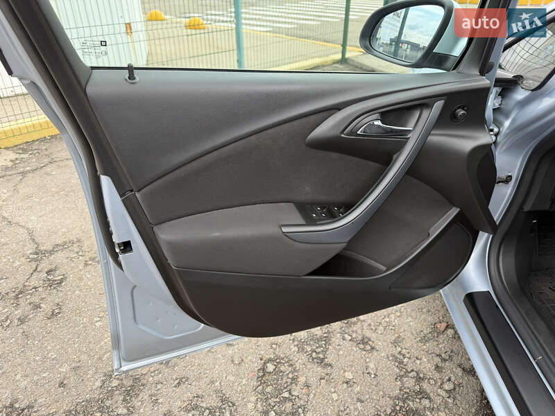 Седан Opel Astra 2017 в Киеве