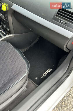 Универсал Opel Astra 2005 в 