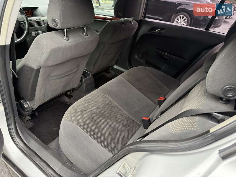 Хэтчбек Opel Astra 2006 в Межгорье