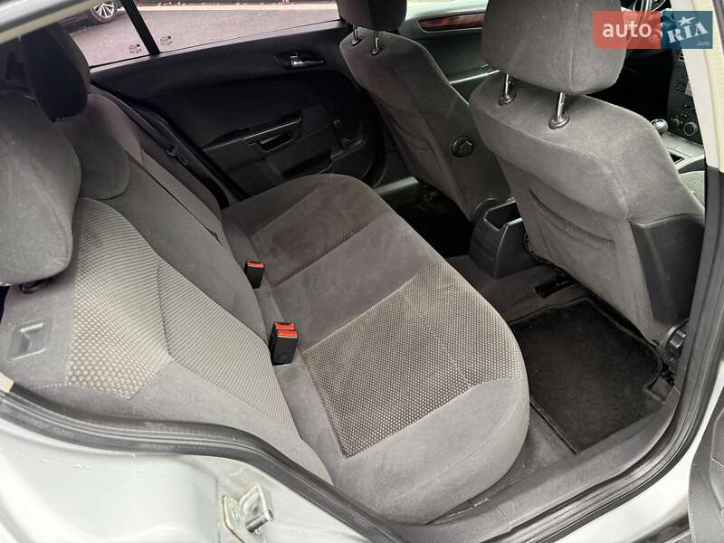 Хэтчбек Opel Astra 2006 в Межгорье