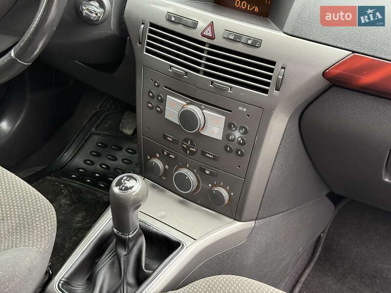 Хэтчбек Opel Astra 2006 в Межгорье
