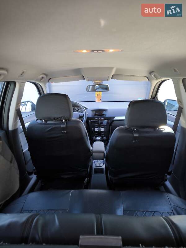 Универсал Opel Astra 2010 в Днепре