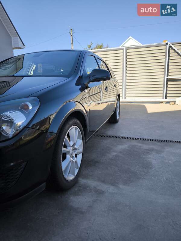 Универсал Opel Astra 2010 в Днепре