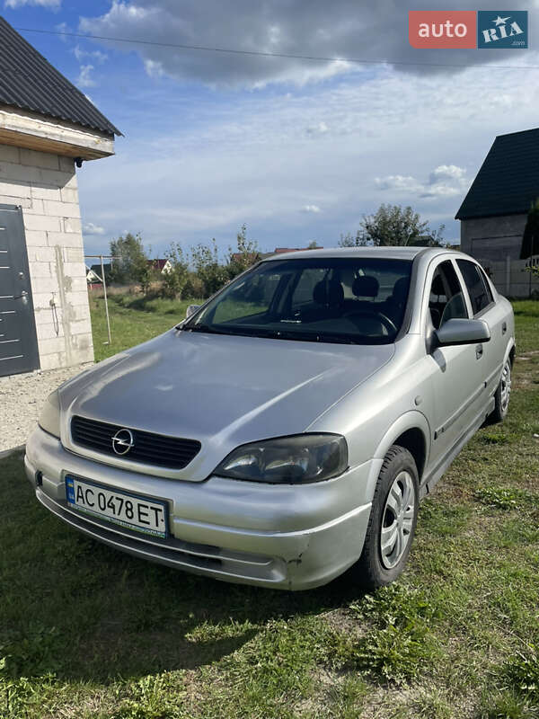 Хэтчбек Opel Astra 2000 в 