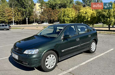 Хетчбек Opel Astra 2000 в 