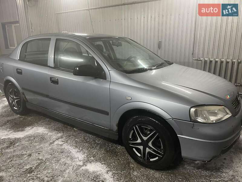Седан Opel Astra 2007 в Лысянке