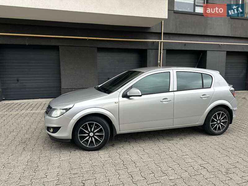 Хэтчбек Opel Astra 2012 в Тернополе