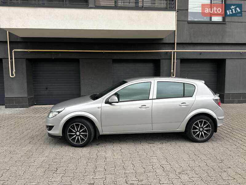 Хэтчбек Opel Astra 2012 в Тернополе