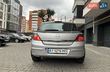 Хэтчбек Opel Astra 2012 в 