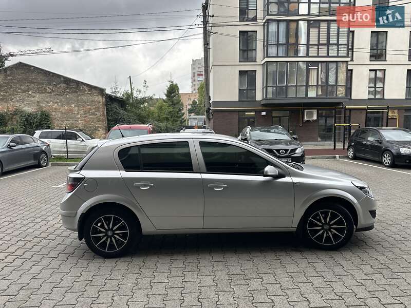 Хэтчбек Opel Astra 2012 в Тернополе