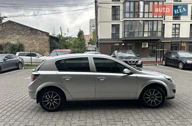 Хэтчбек Opel Astra 2012 в 