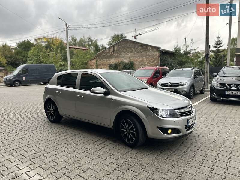 Хэтчбек Opel Astra 2012 в Тернополе