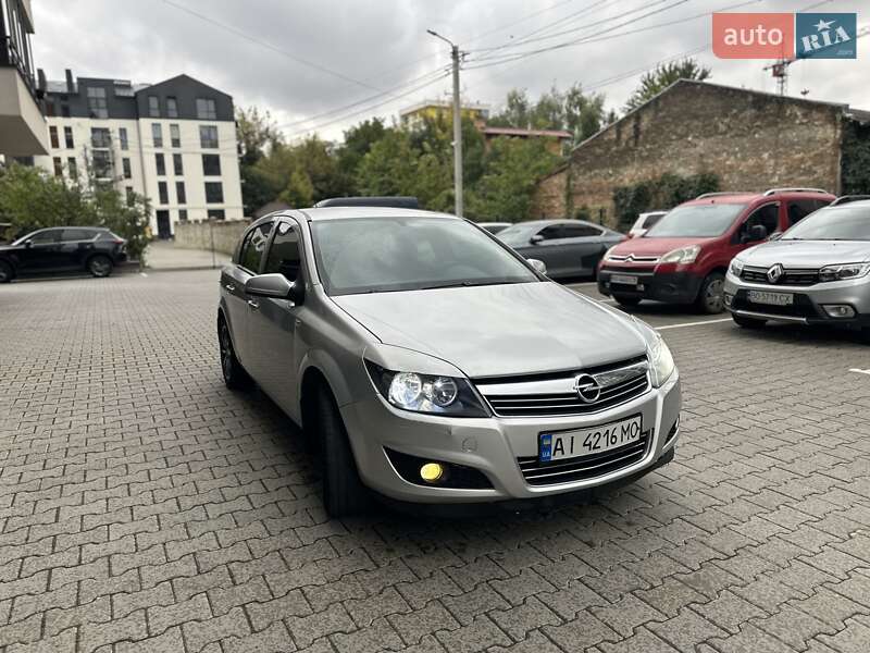 Хэтчбек Opel Astra 2012 в Тернополе
