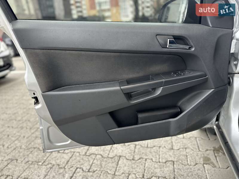 Хэтчбек Opel Astra 2012 в Тернополе