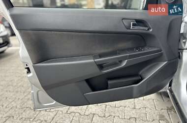 Хэтчбек Opel Astra 2012 в 