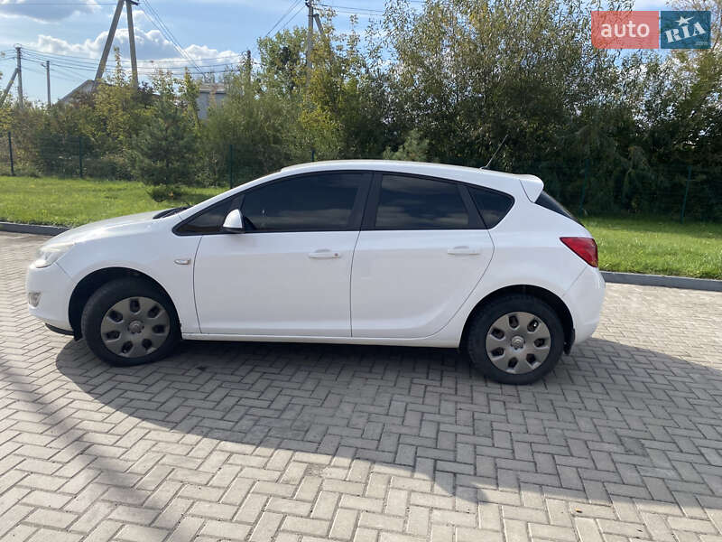 Хэтчбек Opel Astra 2010 в Мостиске