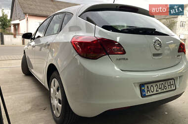 Хэтчбек Opel Astra 2010 в 