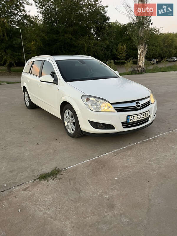 Универсал Opel Astra 2010 в 