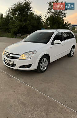 Универсал Opel Astra 2010 в 