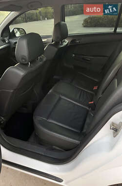 Универсал Opel Astra 2010 в 