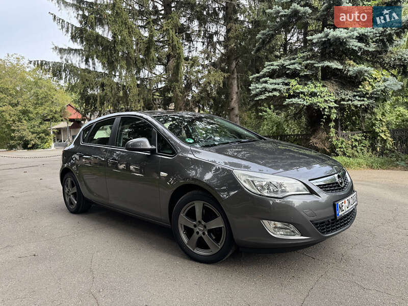 Хэтчбек Opel Astra 2010 в Умани