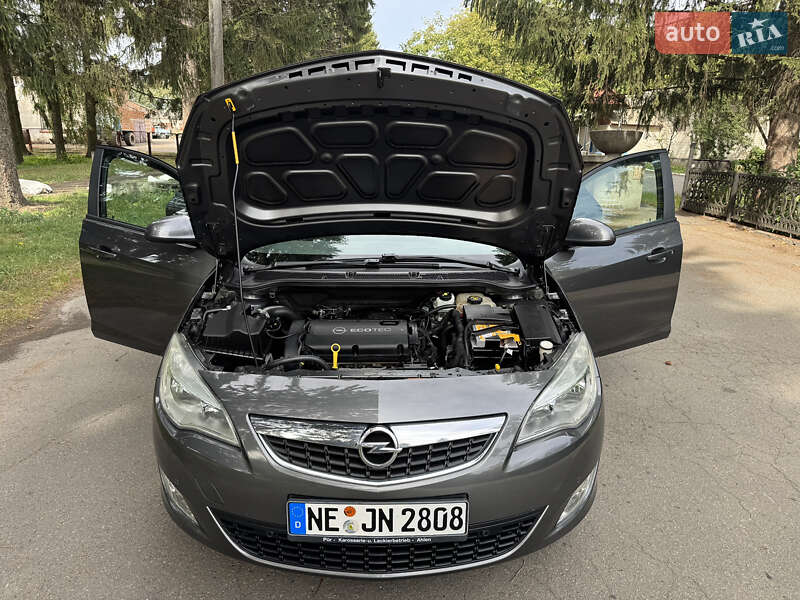 Хэтчбек Opel Astra 2010 в Умани