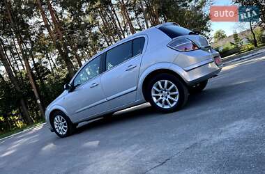 Хэтчбек Opel Astra 2009 в 
