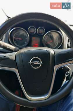 Универсал Opel Astra 2011 в 