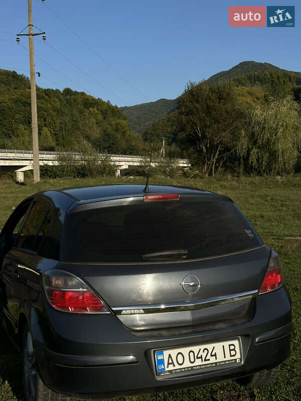 Хэтчбек Opel Astra 2007 в Хусте