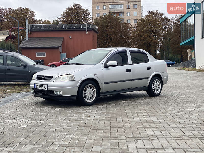 Седан Opel Astra 2005 в Ровно