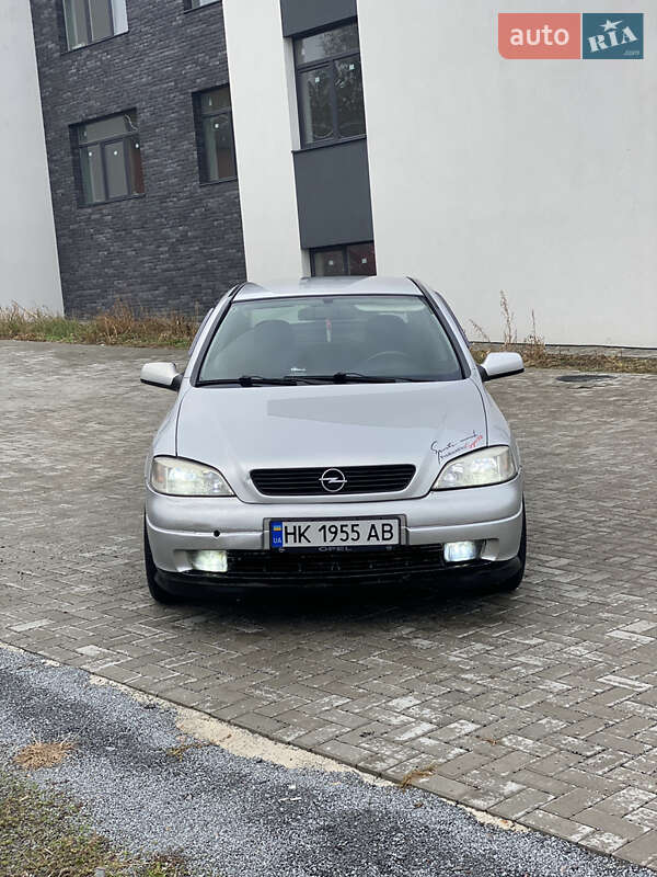 Седан Opel Astra 2005 в Ровно