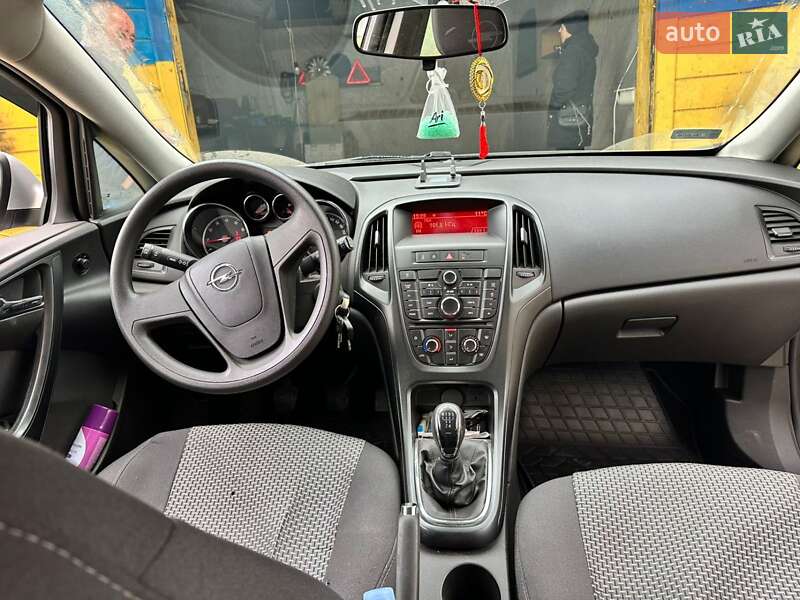 Хэтчбек Opel Astra 2010 в Черновцах