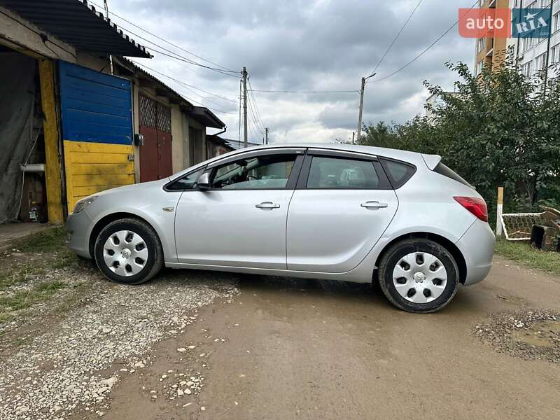 Хэтчбек Opel Astra 2010 в Черновцах