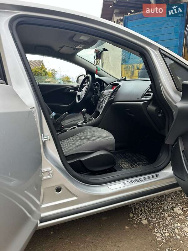 Хэтчбек Opel Astra 2010 в Черновцах