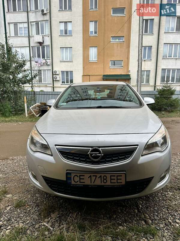 Хэтчбек Opel Astra 2010 в Черновцах