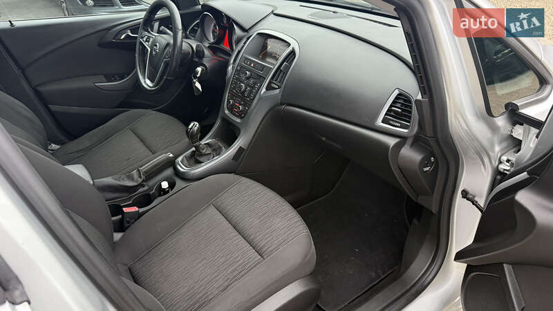 Универсал Opel Astra 2015 в Калуше
