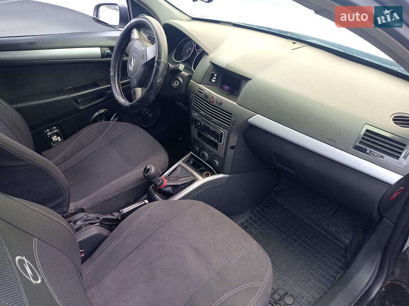 Хэтчбек Opel Astra 2005 в Николаеве