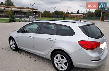 Универсал Opel Astra 2012 в 