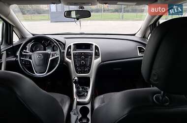 Универсал Opel Astra 2012 в 