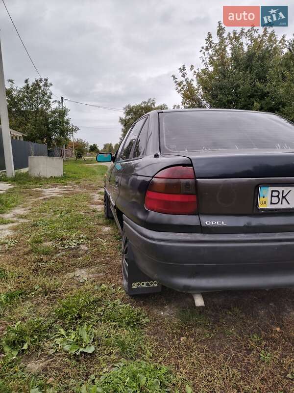 Седан Opel Astra 1994 в Костополе