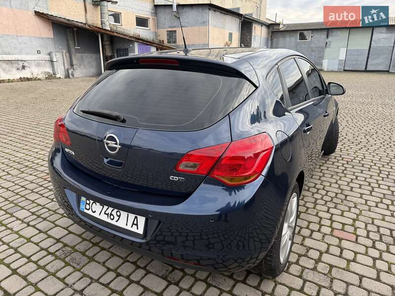 Хэтчбек Opel Astra 2010 в Шептицькому