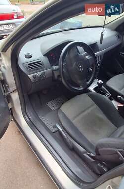 Хэтчбек Opel Astra 2006 в 